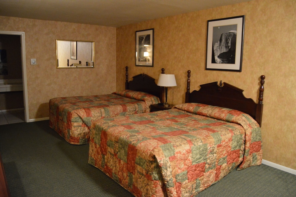 Yosemite Cedar Lodge 44/59