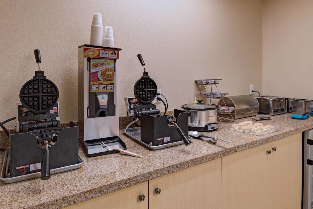 TownePlace Suites Fayetteville Cross Creek 28/35