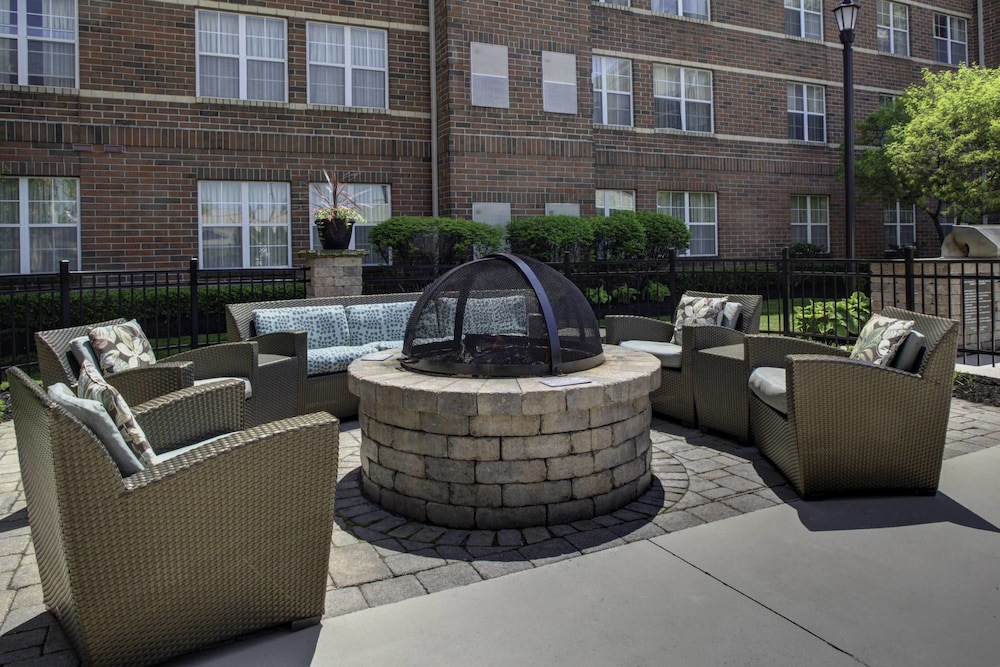 Residence Inn Cleveland Beachwood 27/33