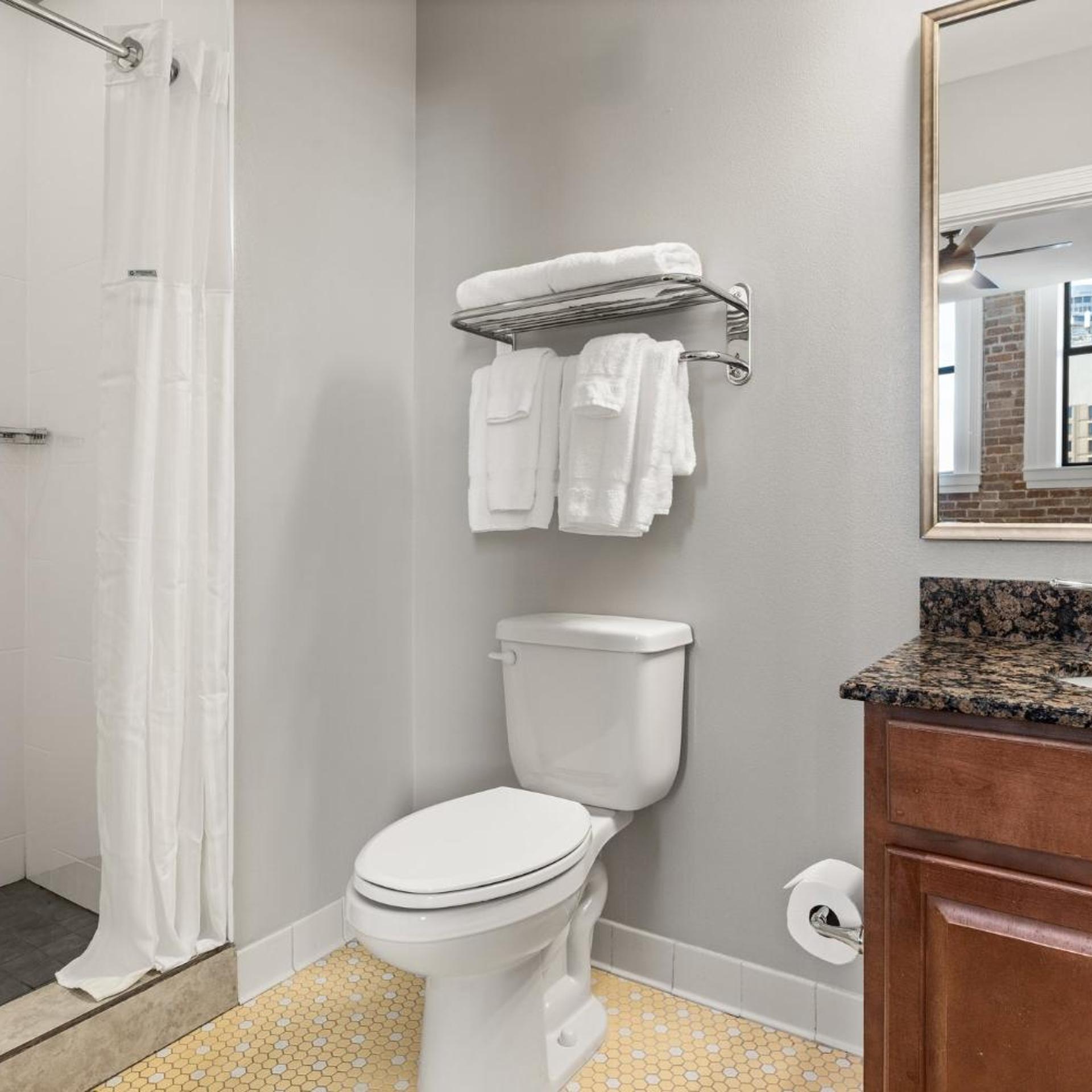 1 BEDROOM, SUITE