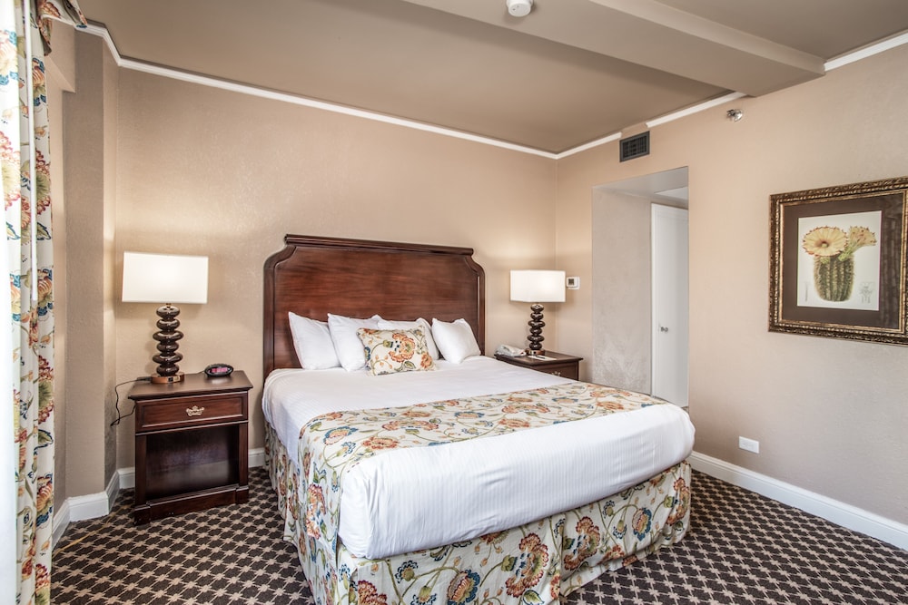 ALAMO, PLAZA, SUITE