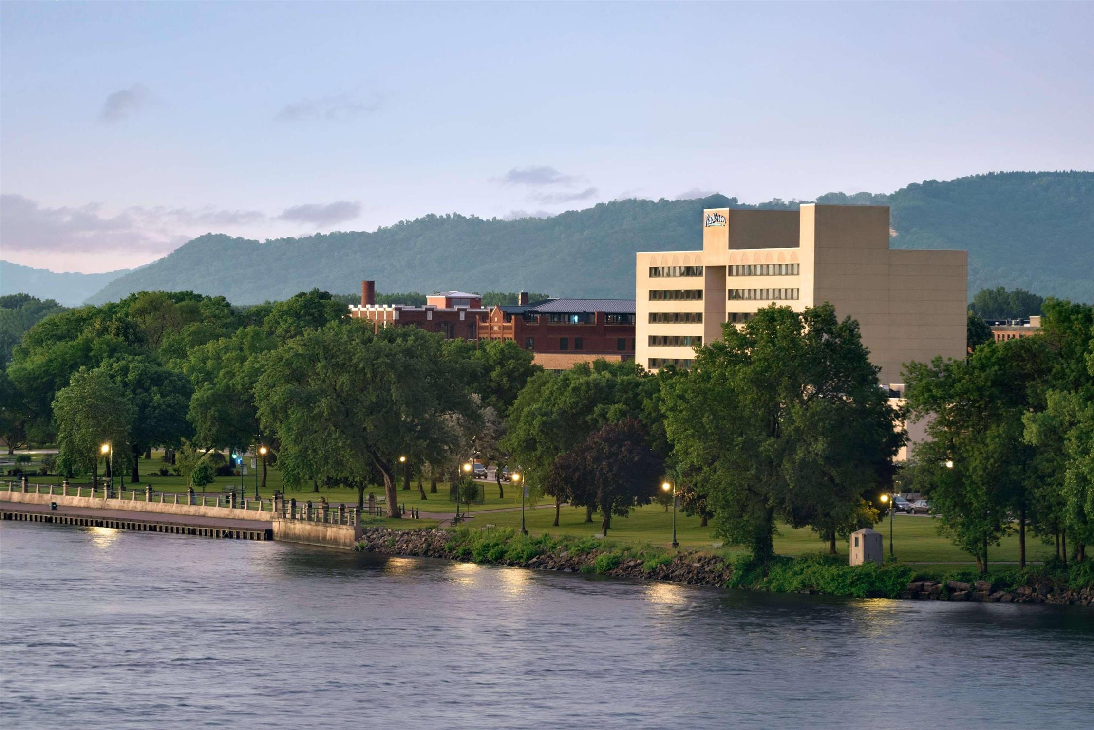Radisson Hotel La Crosse 62/63