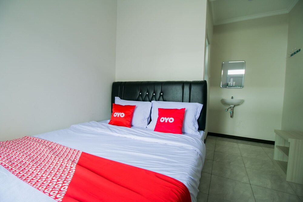 OYO 1078 Fakhira Residence 27/31