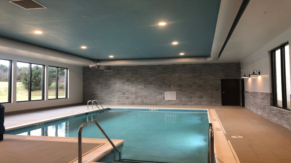 Holiday Inn Roanoke Airport-Conference CTR 26/60