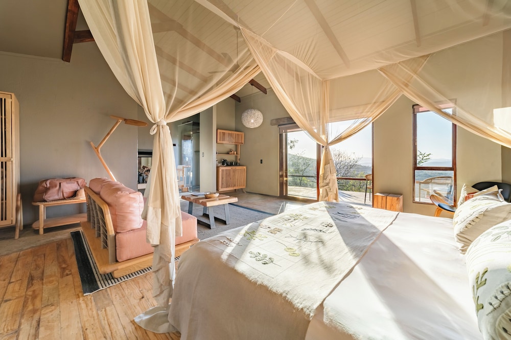 Rhino Ridge Safari Lodge 7/50
