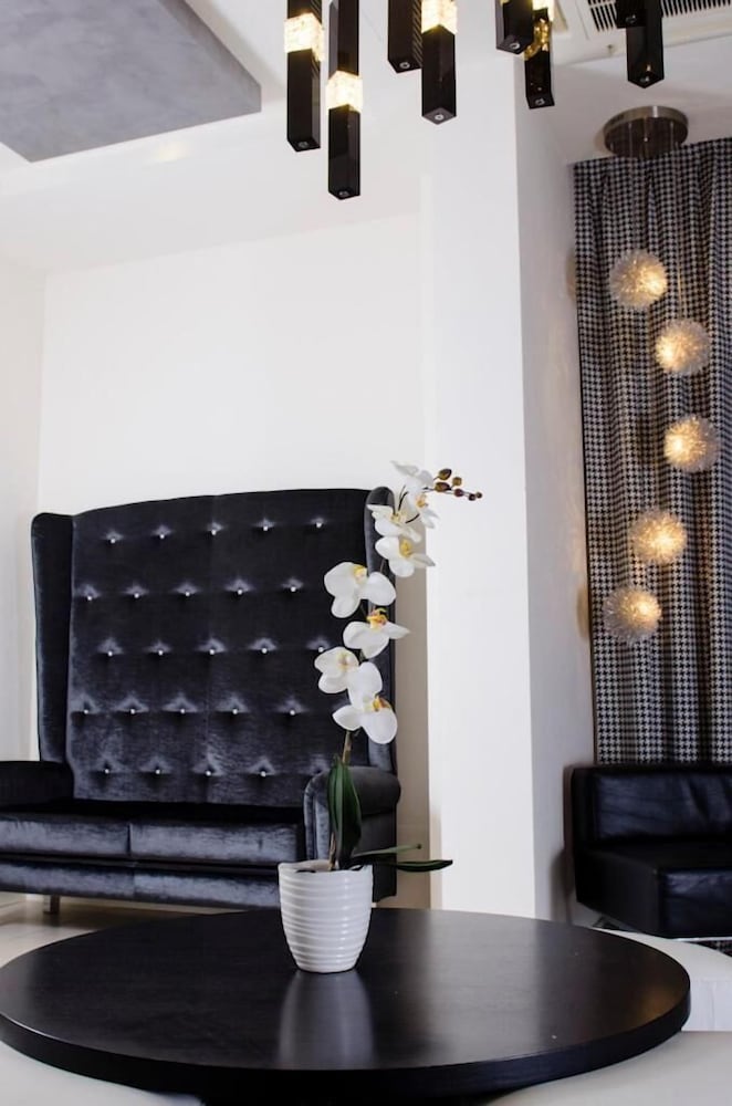 Atmosphere Suite Hotel 36/56