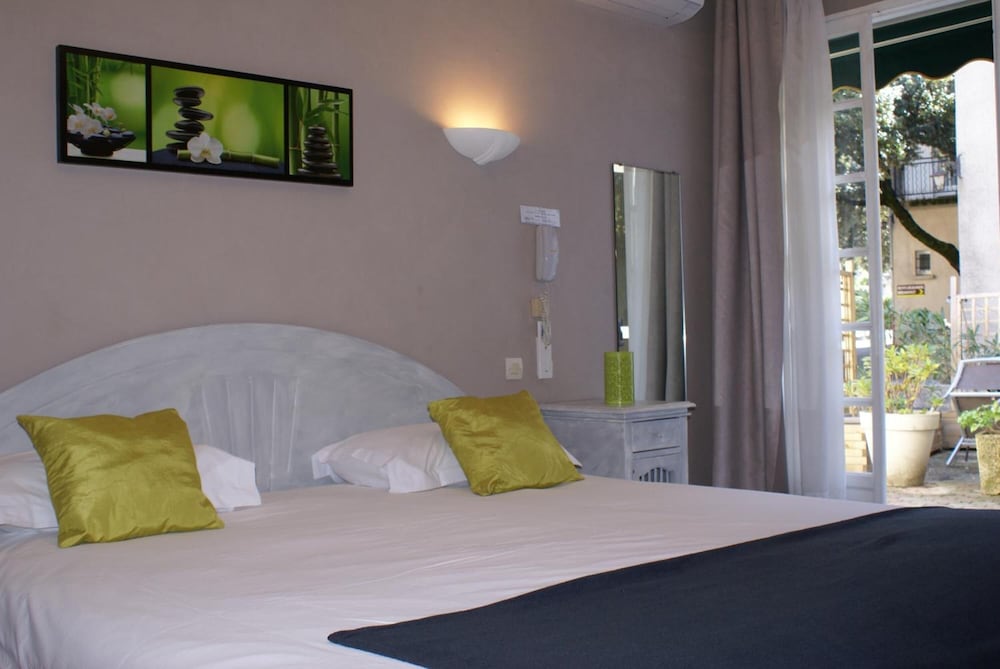 HOTEL LE PETIT MANOIR REST. LA TONNELLE 9/27