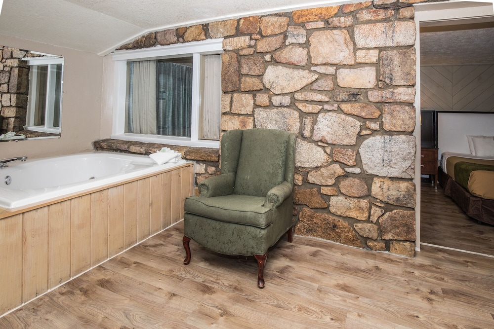 Chalet Inn 42/62