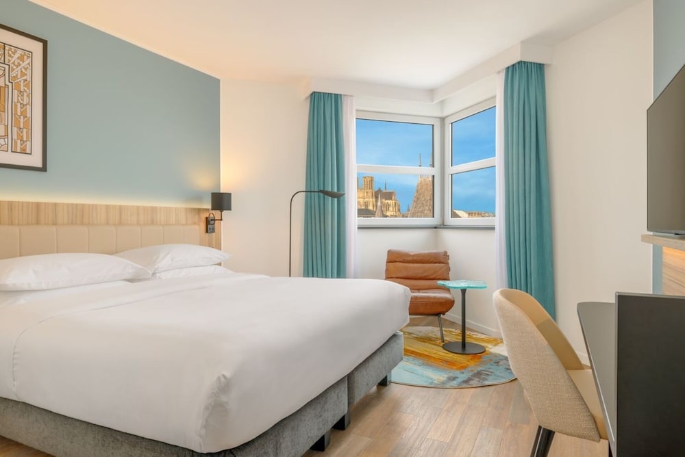 STANDARD, KING BED