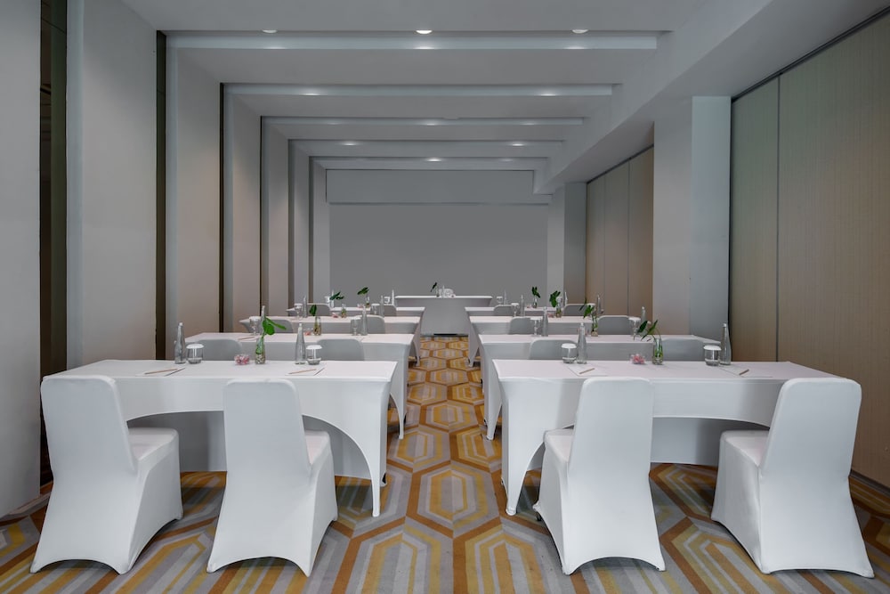 Hotel Santika Bsd City 25/30