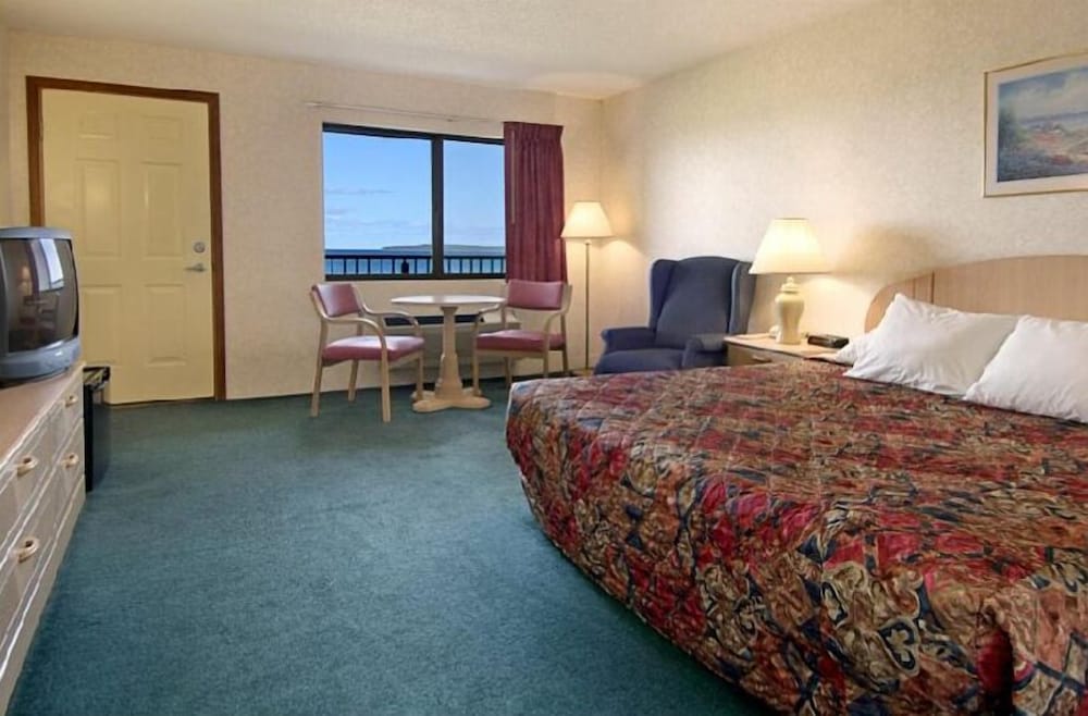 AmericInn by Wyndham Saint Ignace 12/56