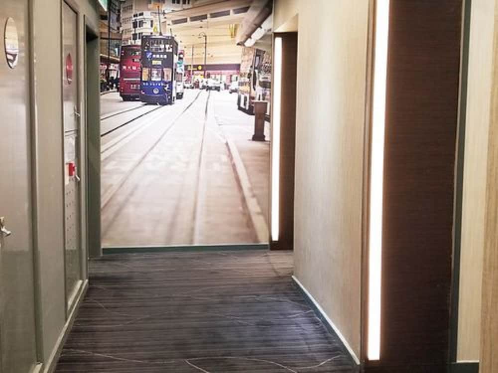 Dash Living On Hollywood 26/50