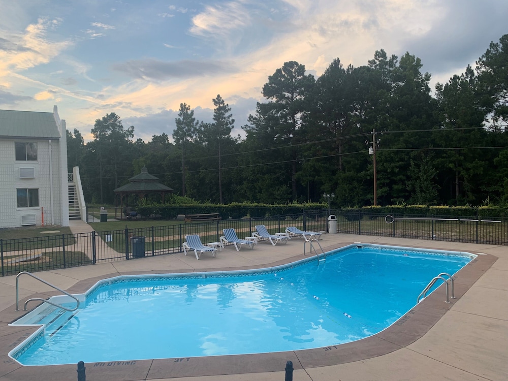 Carolina Pine Inn 17/32