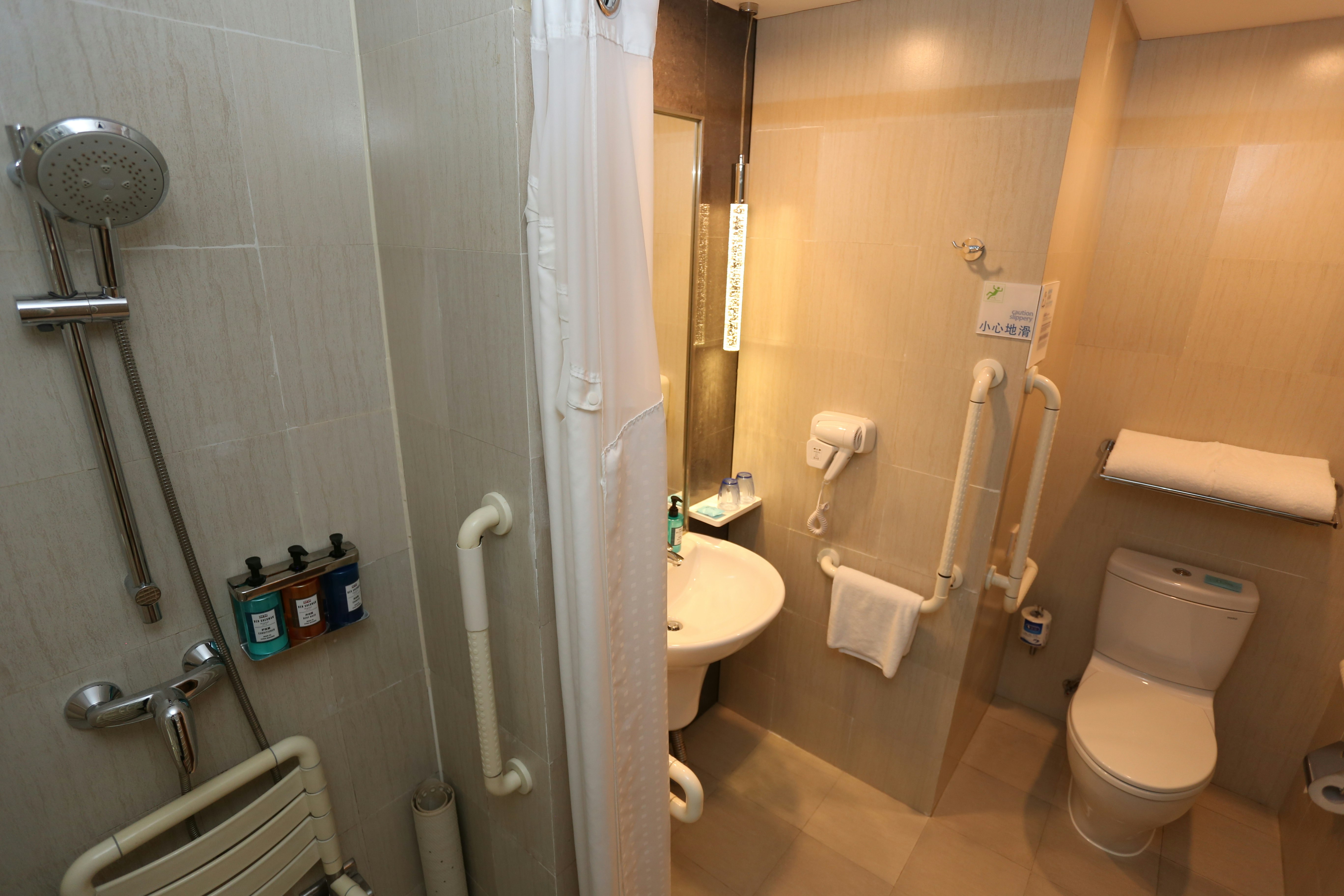 HOLIDAY INN EXPRESS SHANGHAI JINSHA 50/50