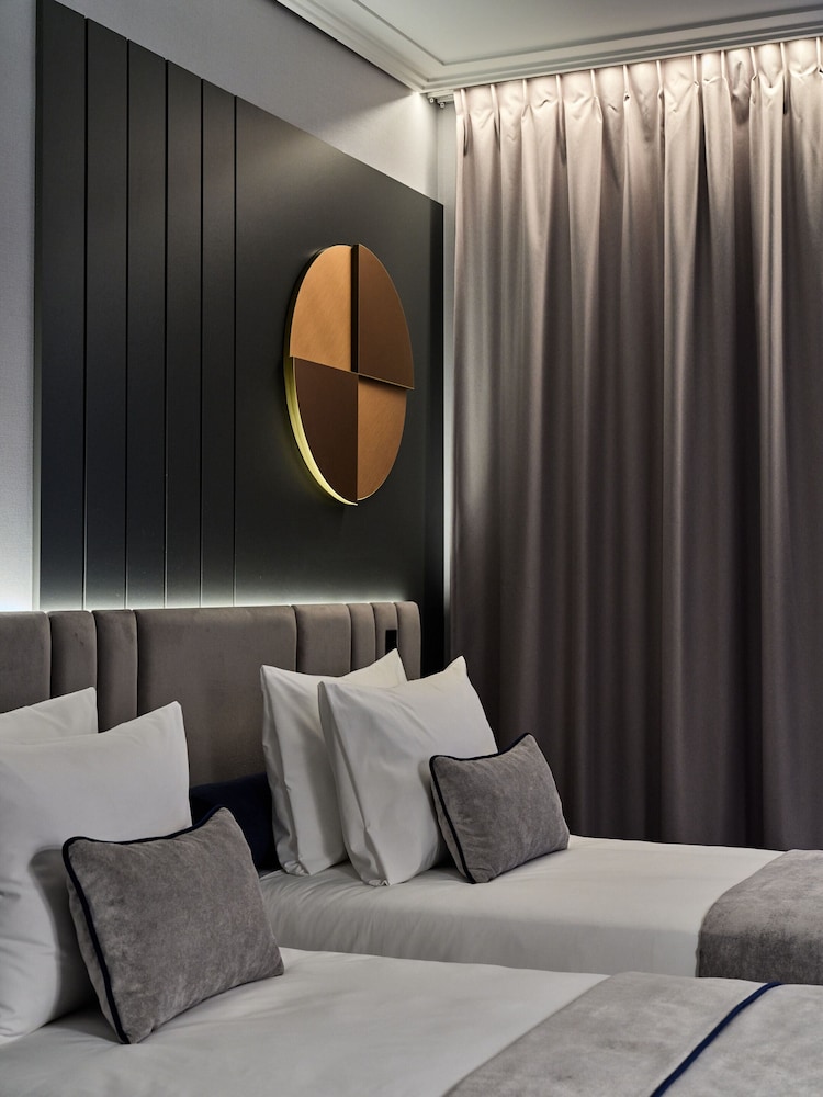 Garamond, a Tribute Portfolio Hotel 8/24