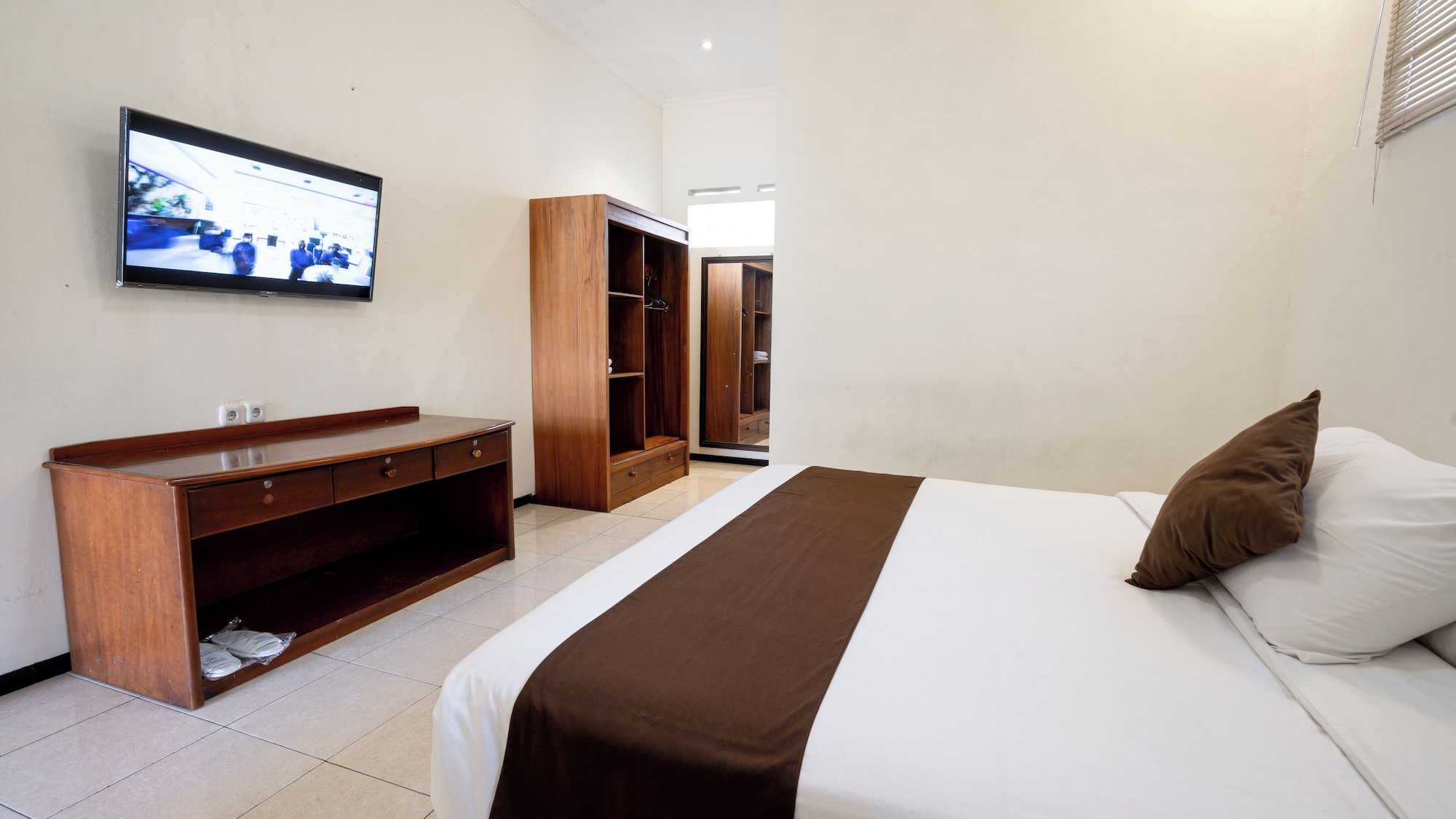 Suite, Queen and Twin Beds, Pool Side