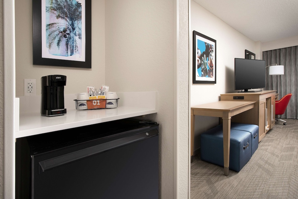 Hampton Inn & Suites Anaheim - Garden Grove 8/44