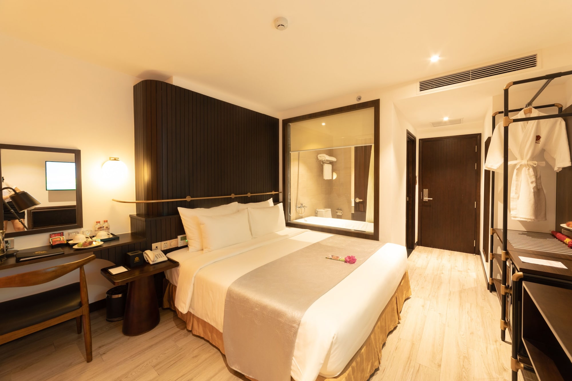 DELUXE, DOUBLE OR TWIN BED