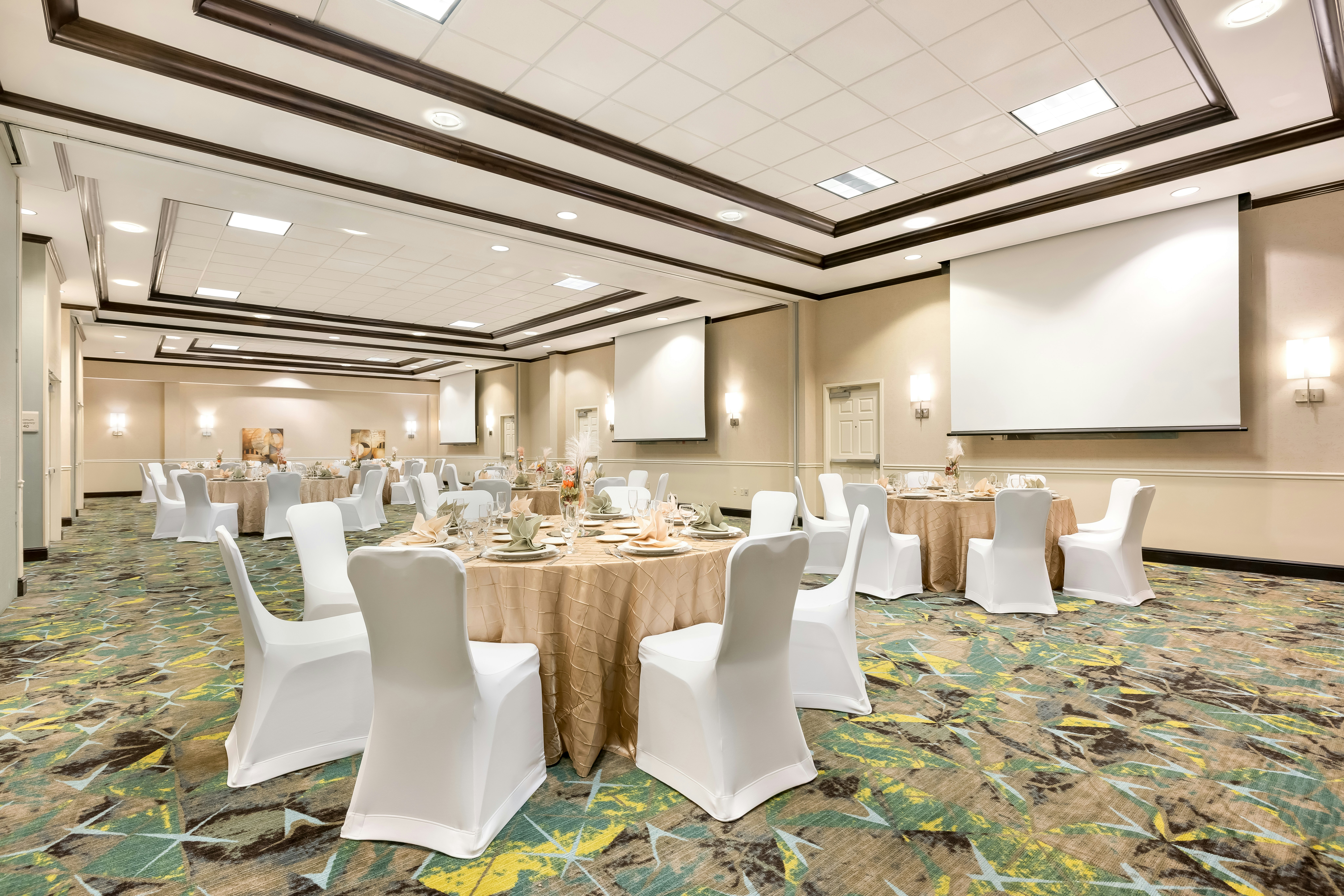 Hilton Garden Inn Dulles North 77/82