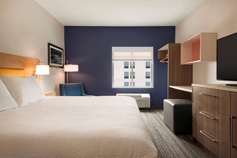 Days Inn & Suites By Wyndham Beaumont West / I-10 & Walden 8/47