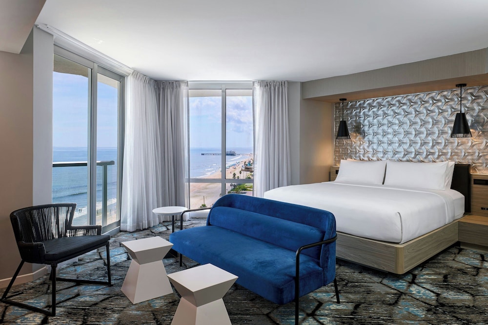 1 Bedroom, Suite, King Bed, Ocean Front, Balcony