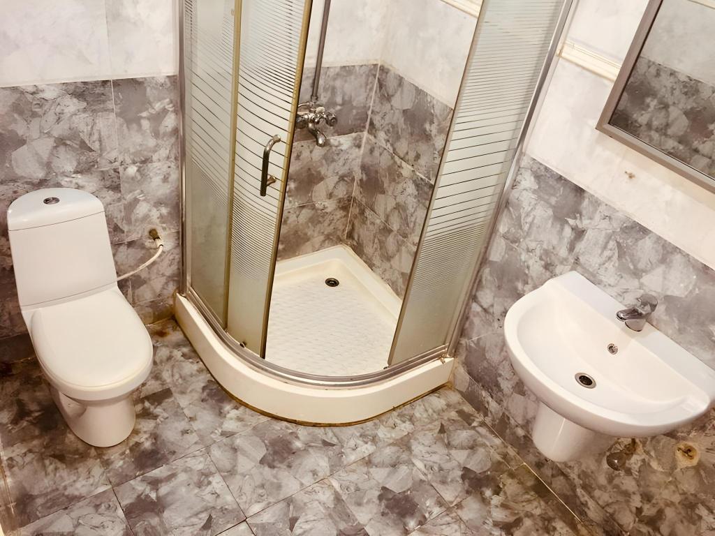 HOME INN HOTEL AND SUITES 33/33