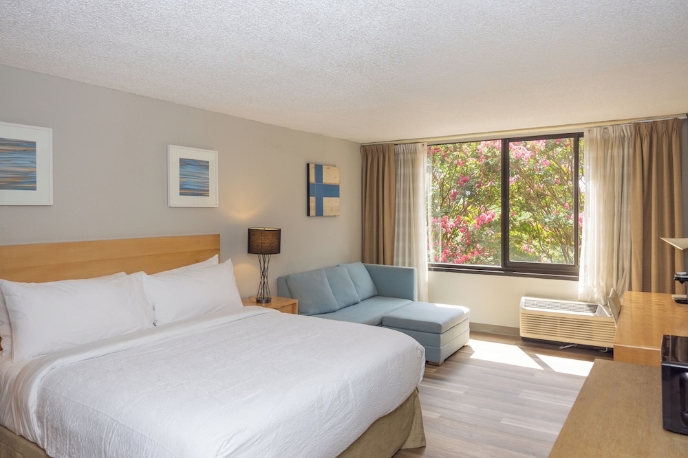 Solomons Inn Resort and Marina 3/27