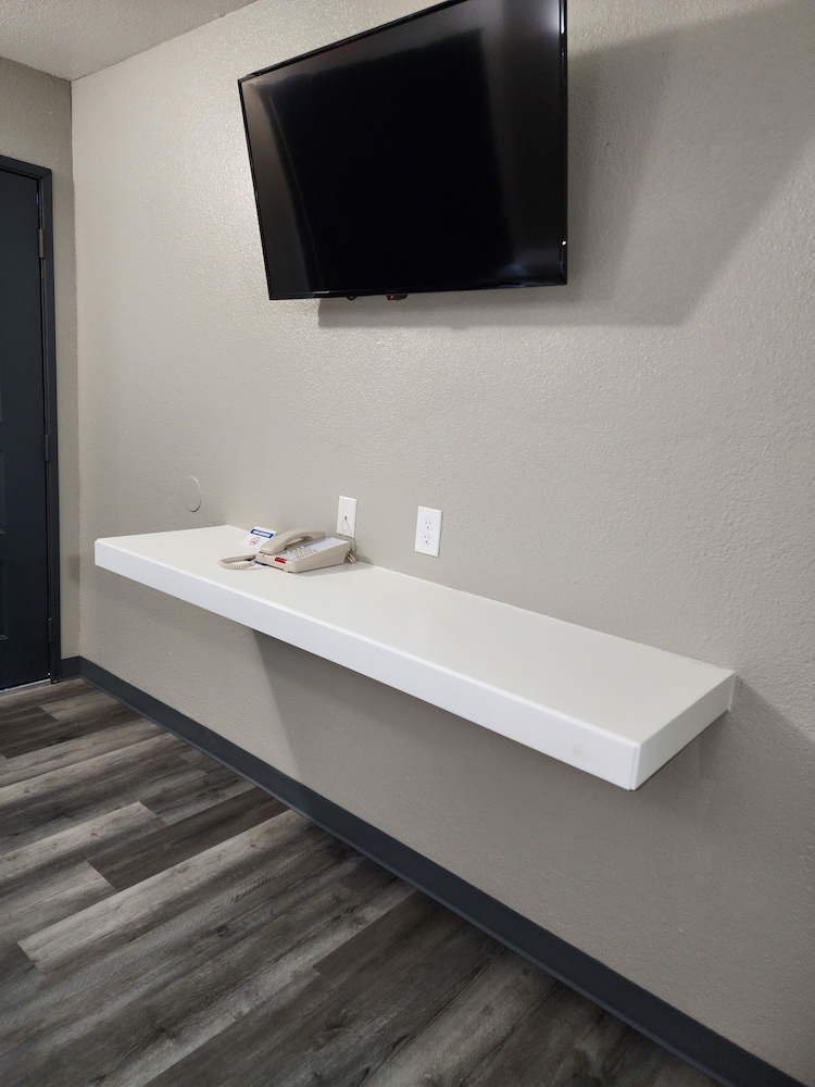 Morada Inn and Suites 40/55