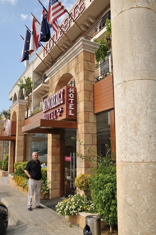 Monoberge Hotel Byblos 65/69