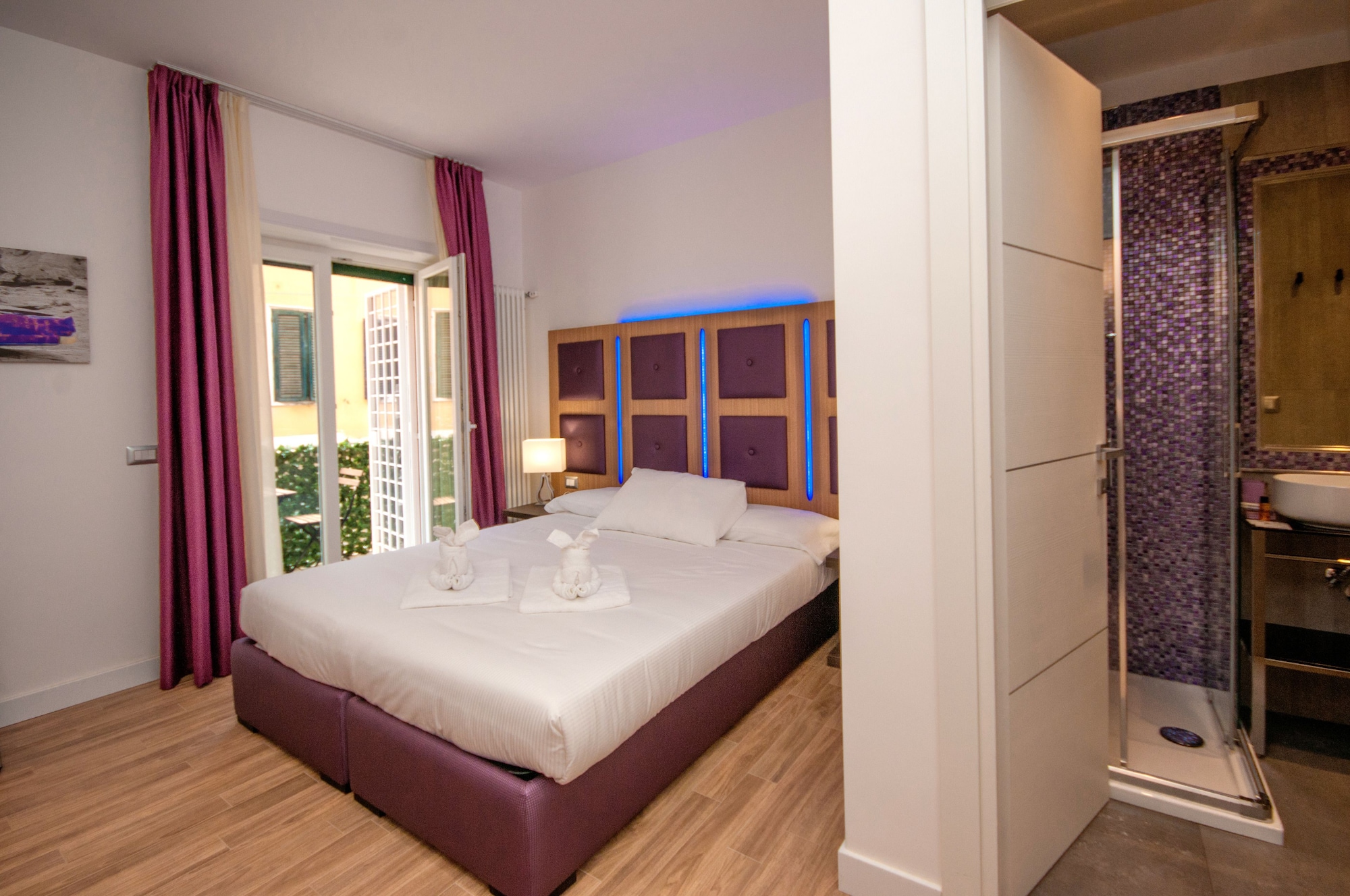 DELUXE, DOUBLE BED, BALCONY