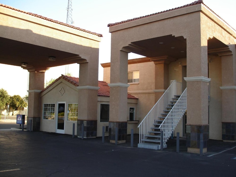 Dream Inn Fresno 9/50