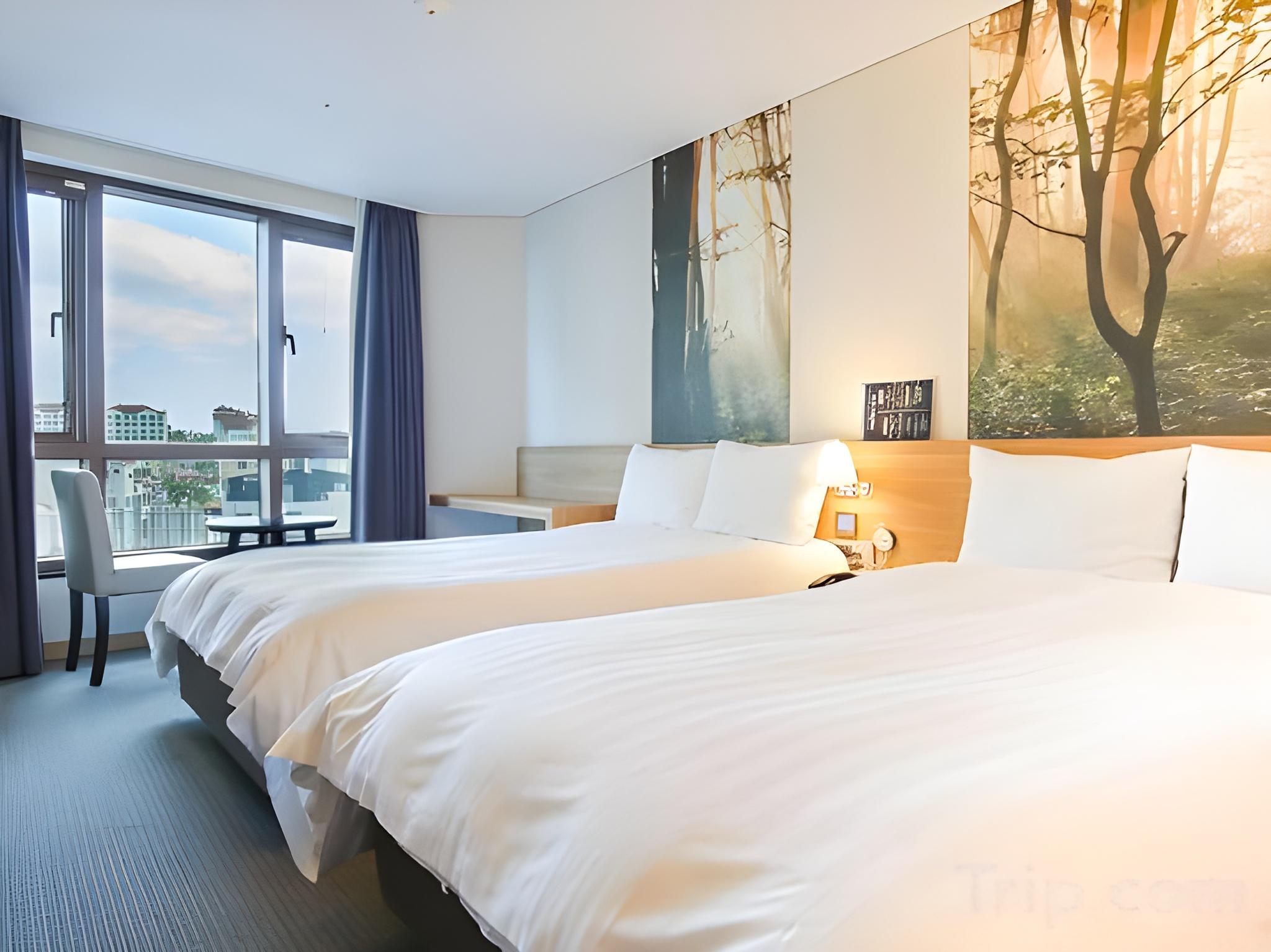 City, Deluxe, Double or Twin Bed