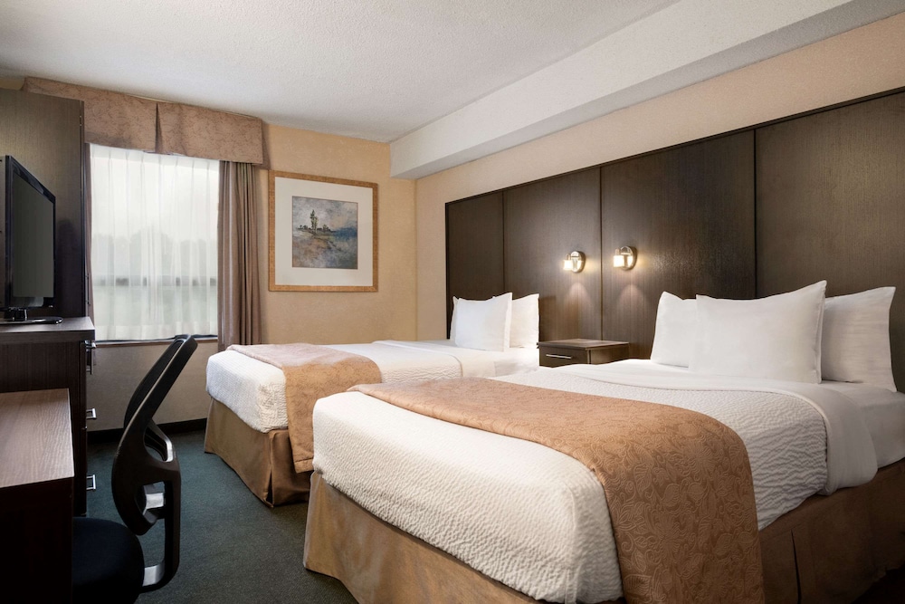 Days Inn by Wyndham Renfrew Conference Centre 6/27
