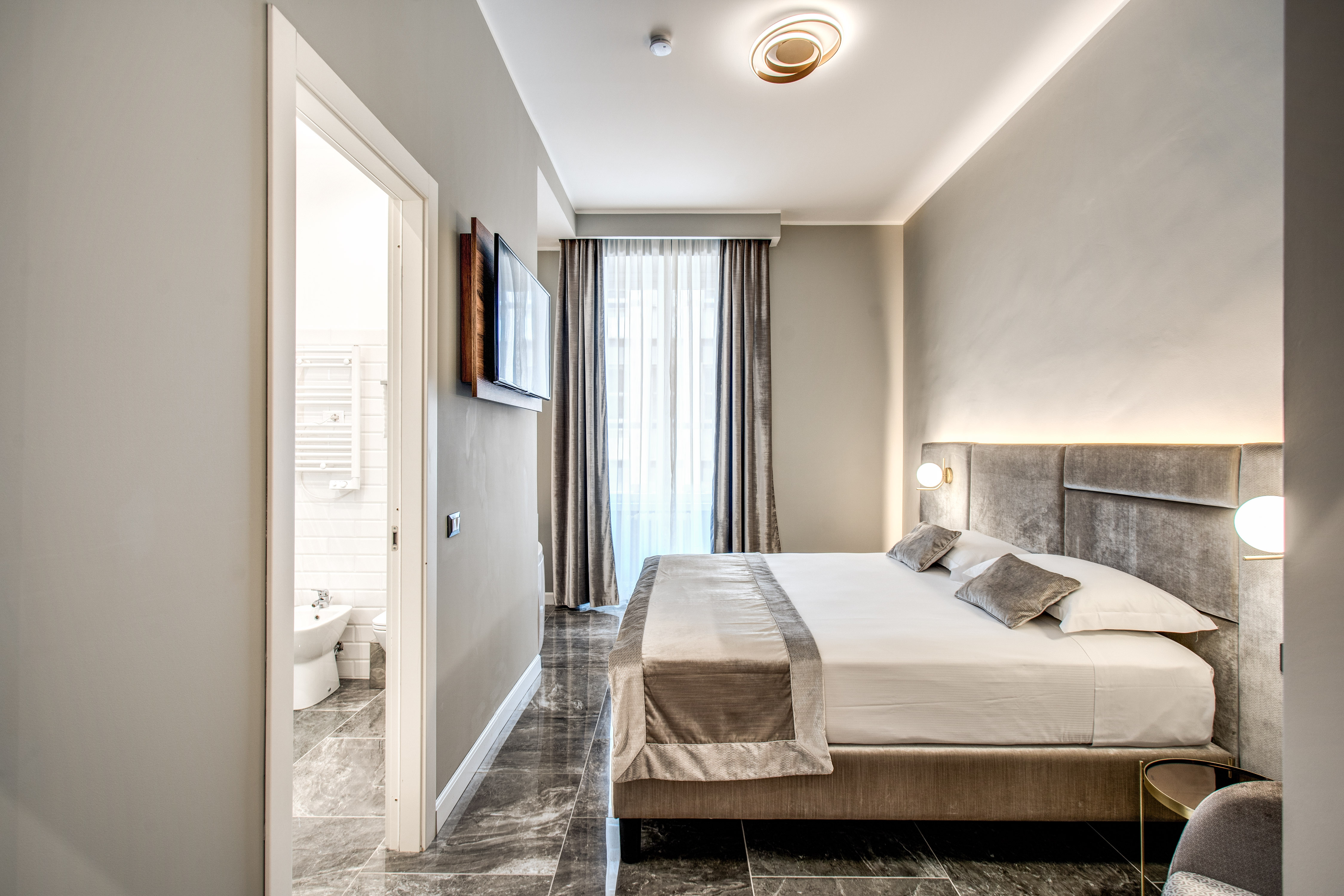 Deluxe, Double or Twin Bed