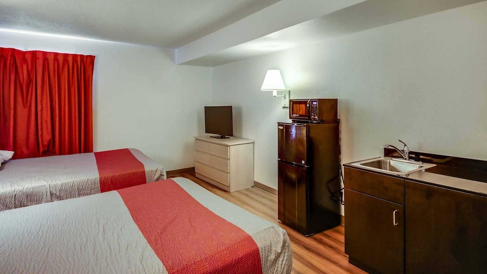 Motel6 Greensboro, NC - Airport 23/49