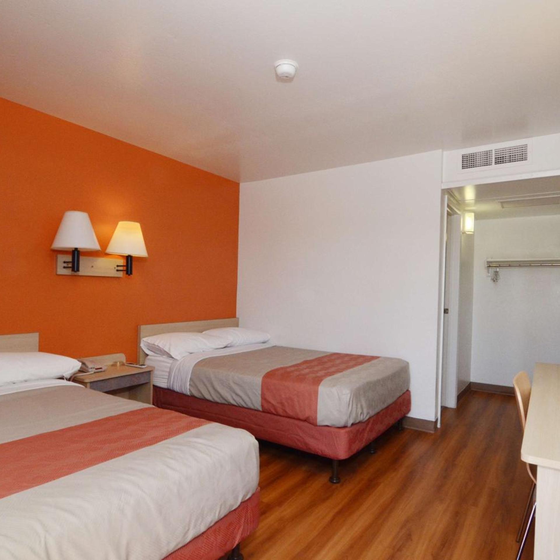 1 Full Bed
