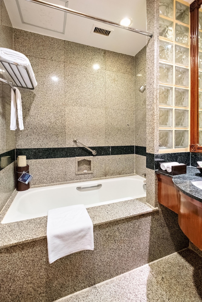 Ambassador, Twin Beds، Waterfront Cebu City Hotel and Casino 9/10