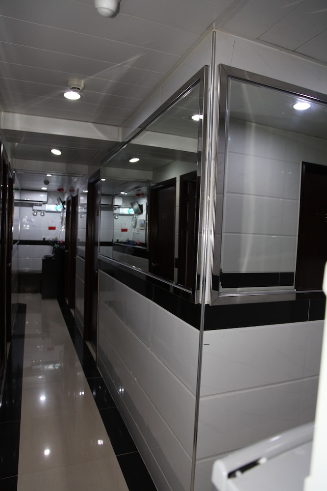 Pay-Less Guest House 6/50