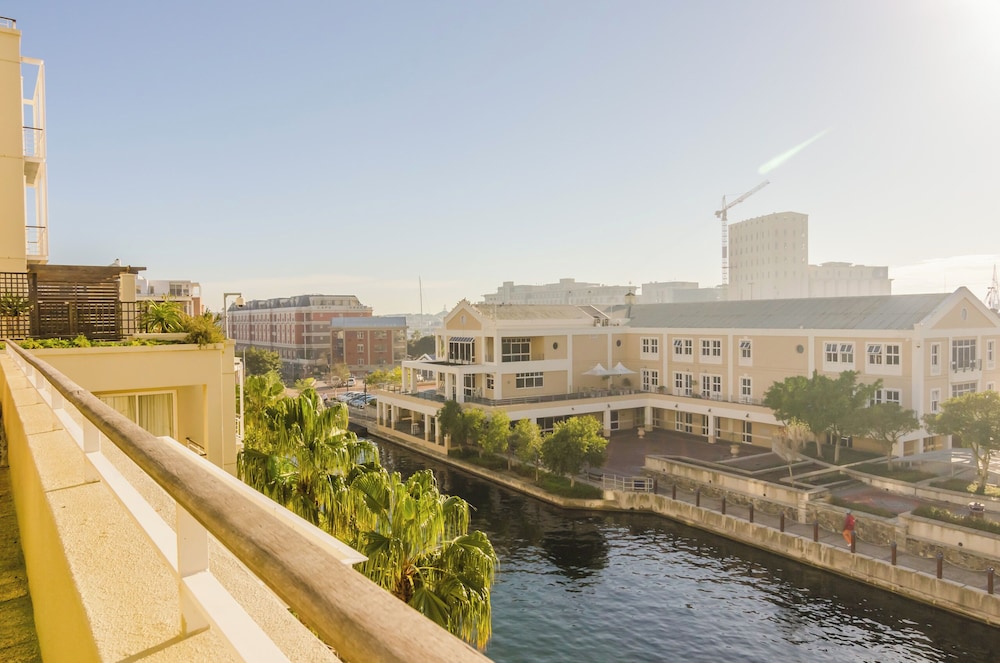 Mountain Marina Luxury Apartments 48/50