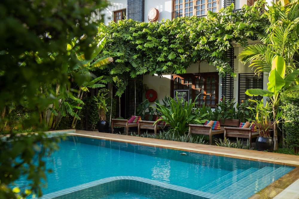 Apsara Centrepole Hotel 68/74