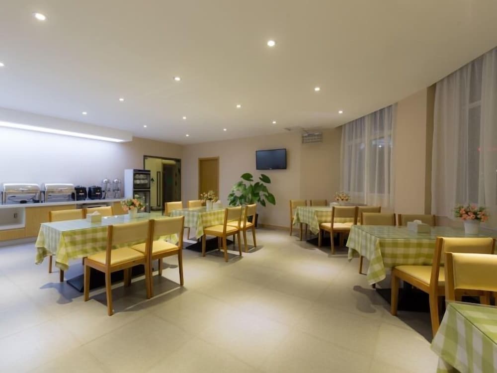 GreenTree Inn XuZhou JiaWang District Express Hotel 14/18