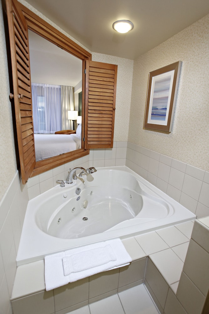 Fairfield Inn And Suites Sudbury 12/36