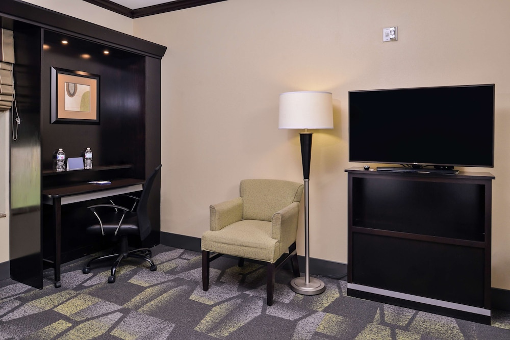 Hampton Inn Suites Big Spring 33/47
