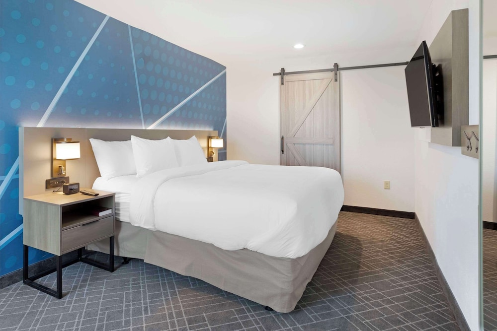 Upgrade, Superior, Suite, King Bed, Sofa
