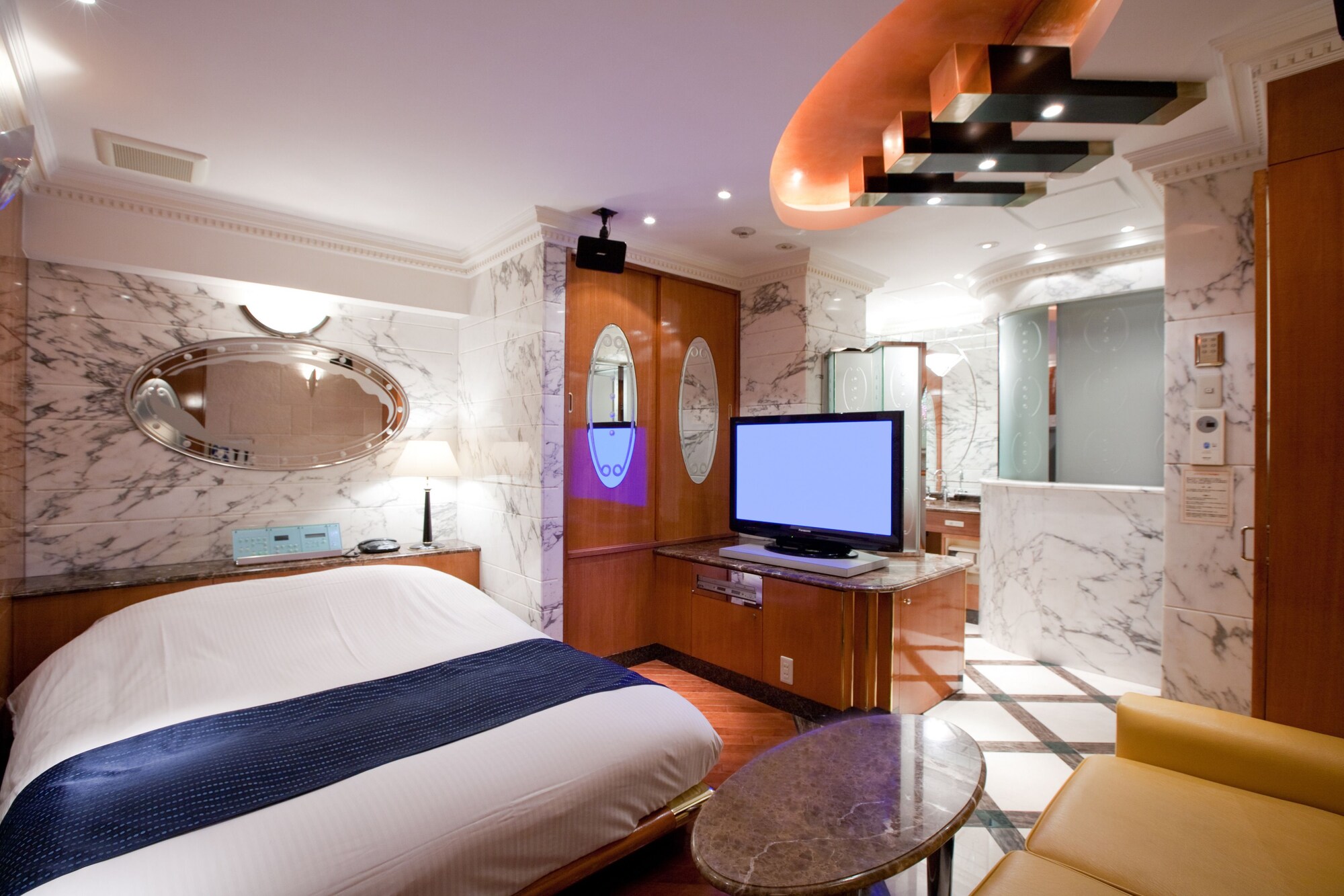 STANDARD, QUEEN BED, SAUNA