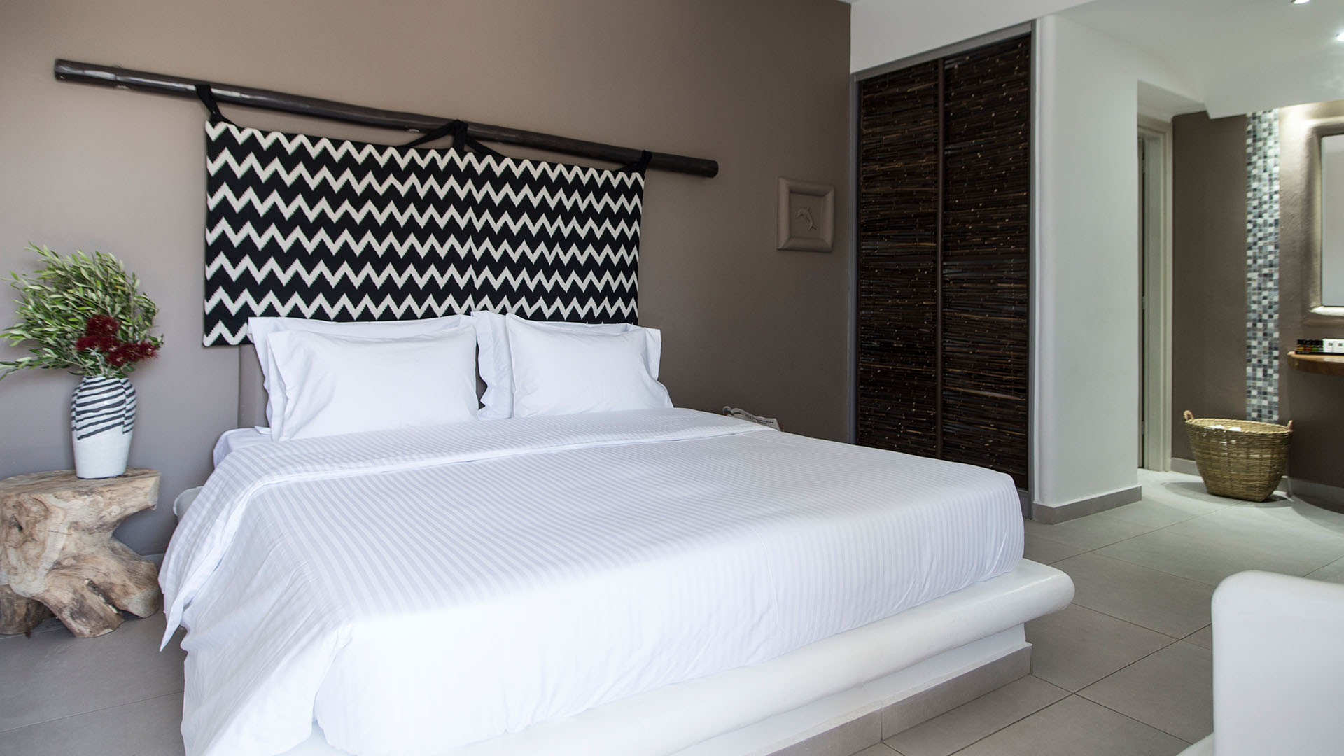 DOUBLE ROOM CLASSIC SURROUNDING VIEW (RD)