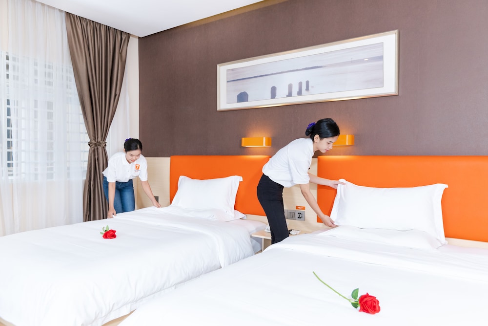 7 Days Premium Hotel 25/56