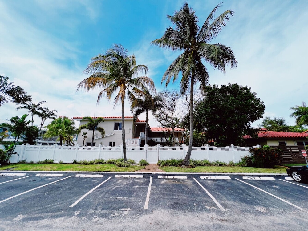 The Leeward Apartments By Lowkl 35/50