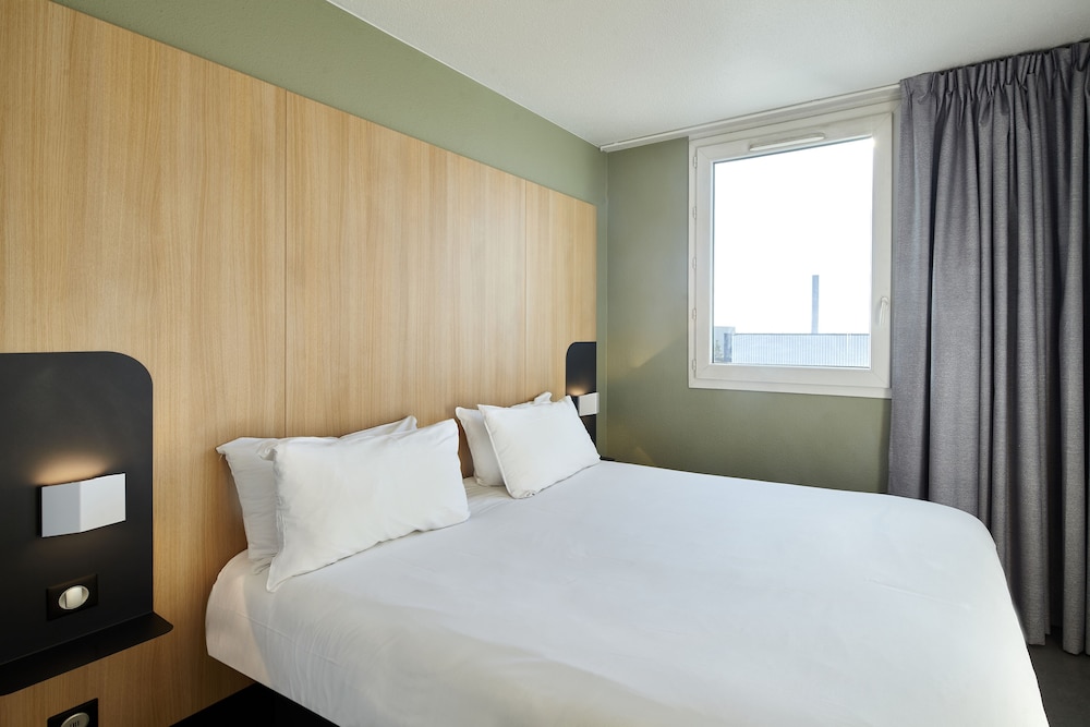 ROOM, DOUBLE BED