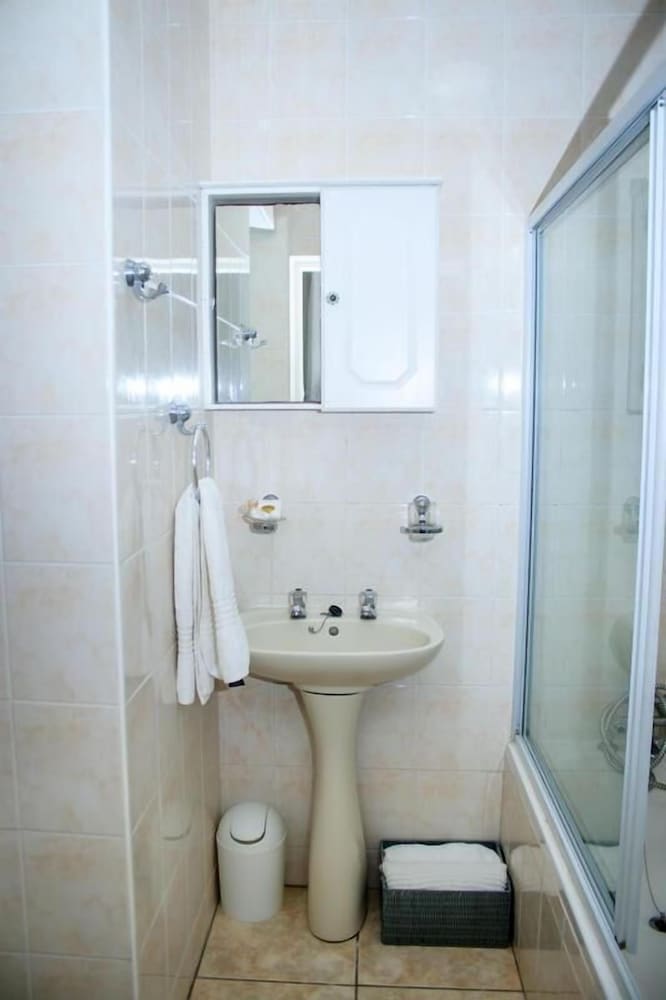 Anchorage Guest House 29/34